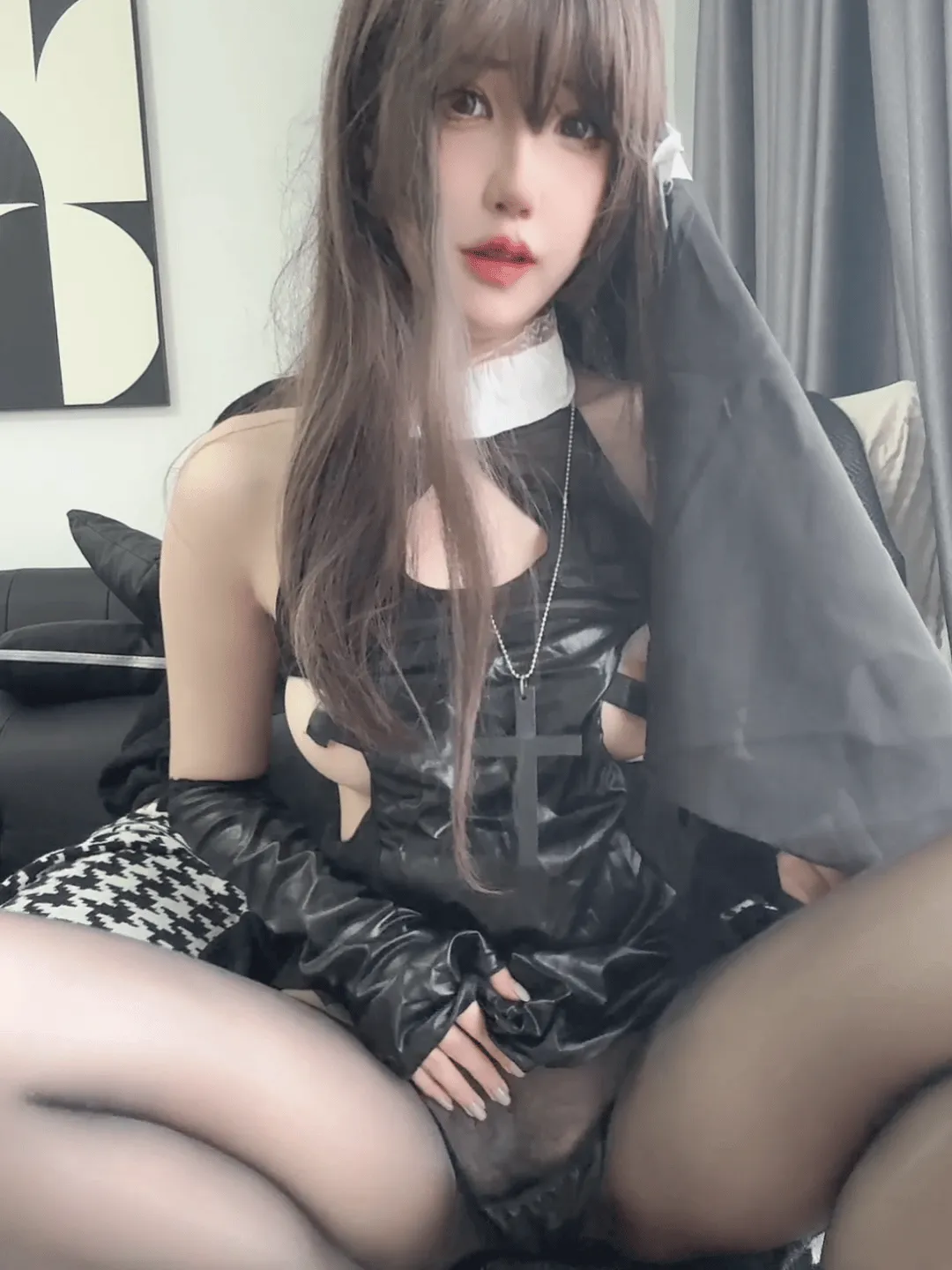 [Cosplay] 阿薰kaOri 偷偷做坏事的修女