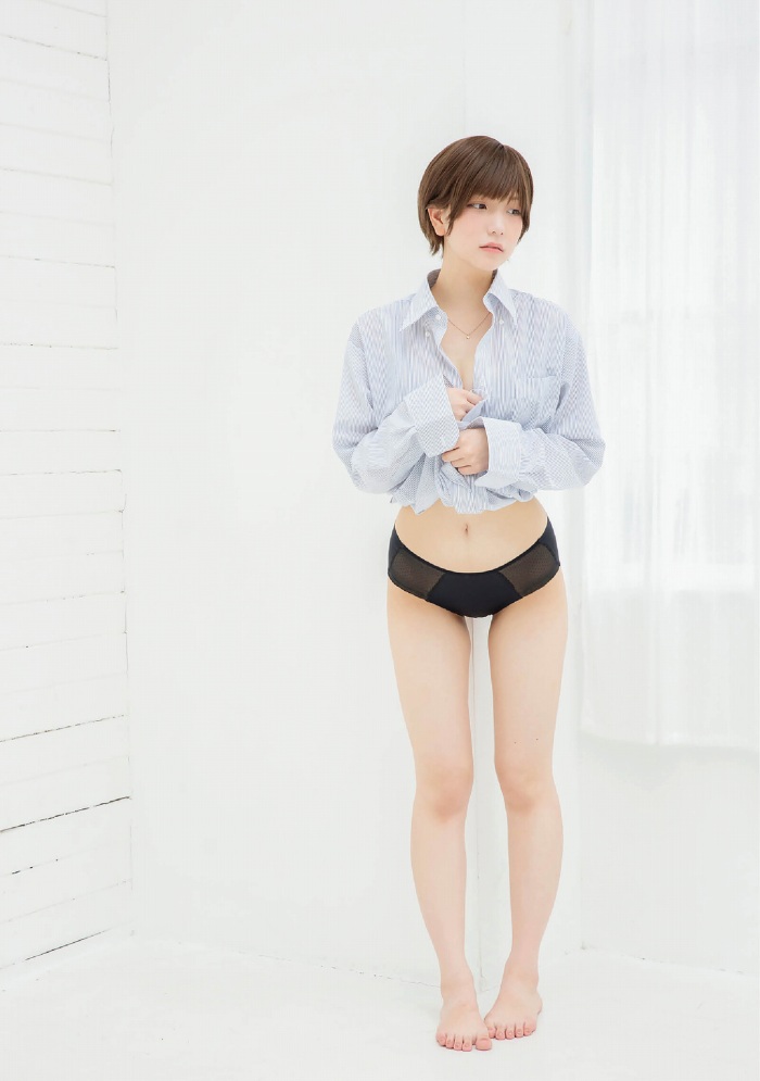 あまつまりな 脱ぎすぎ水着＆下着グラビア画像！