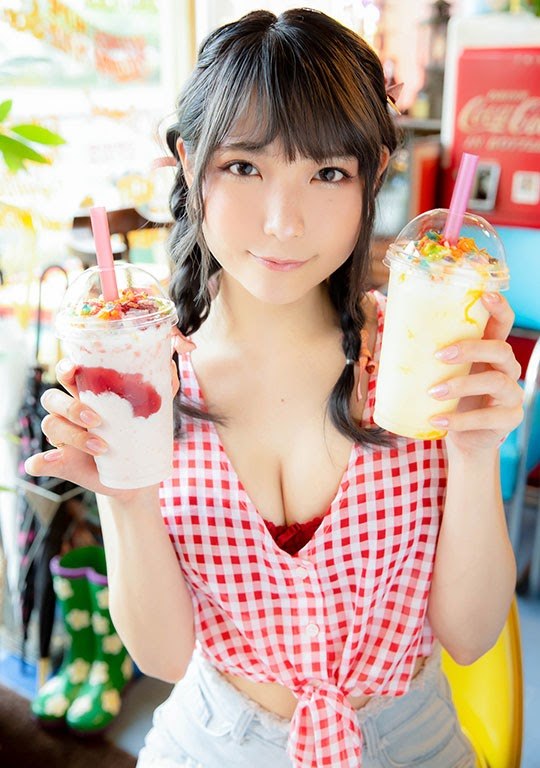 あまつまりな 脱ぎすぎ水着＆下着グラビア画像！