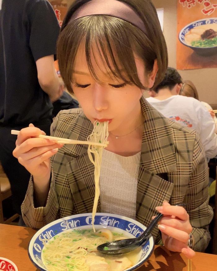 あらた唯 スタイル抜群の水着グラビア画像！