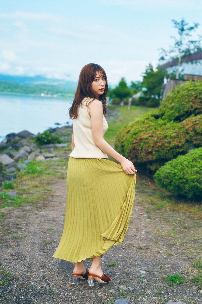 雪平莉左 グラマラス美女の水着グラビア画像！