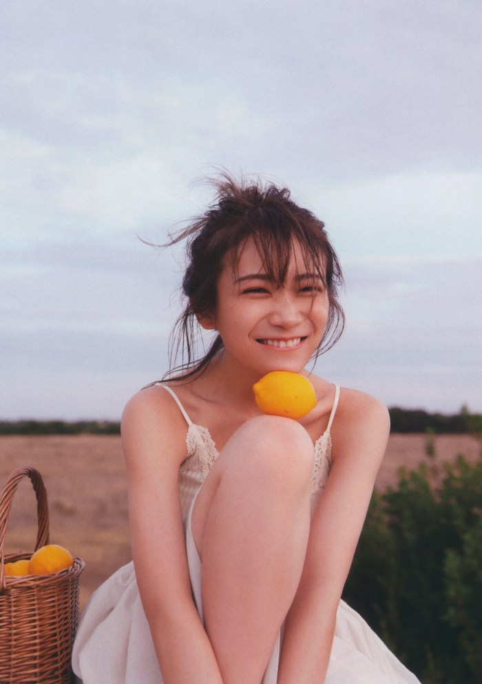 秋元真夏 激かわな水着・ランジェリー画像！