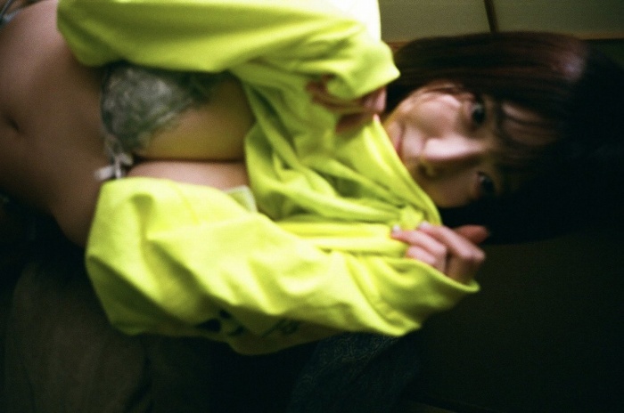 小日向結衣 乳輪ヌードと水着グラビア画像！