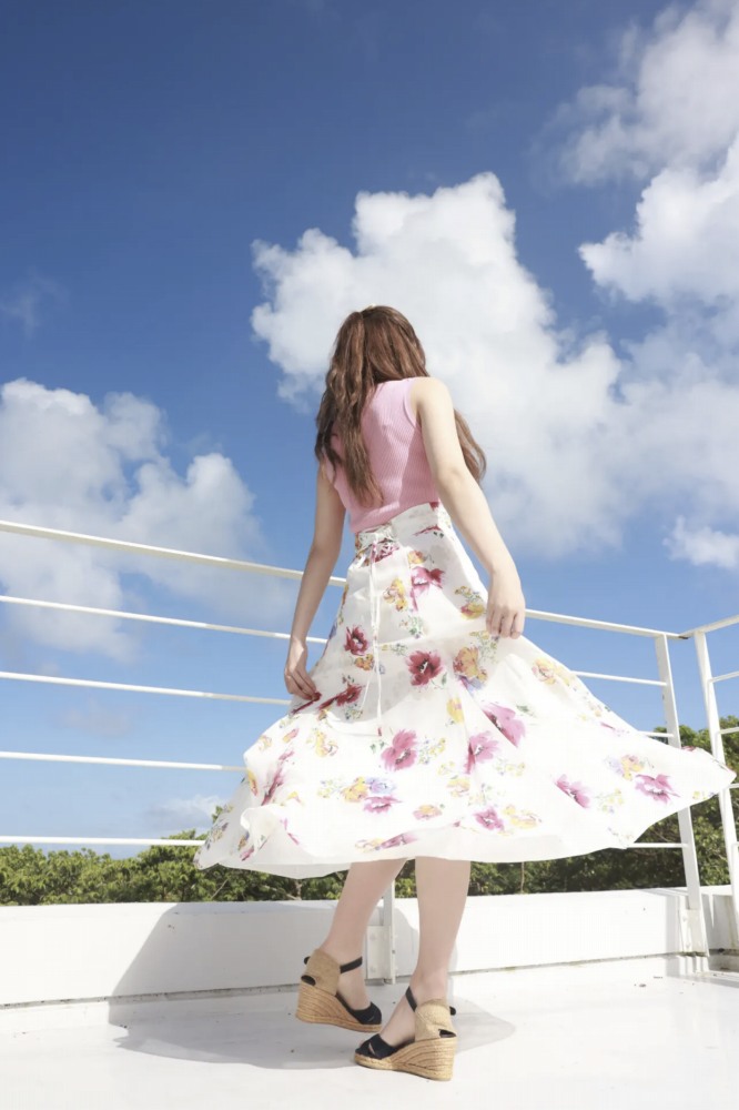 鈴木優香 ちょっと脱ぎすぎ水着グラビア画像！