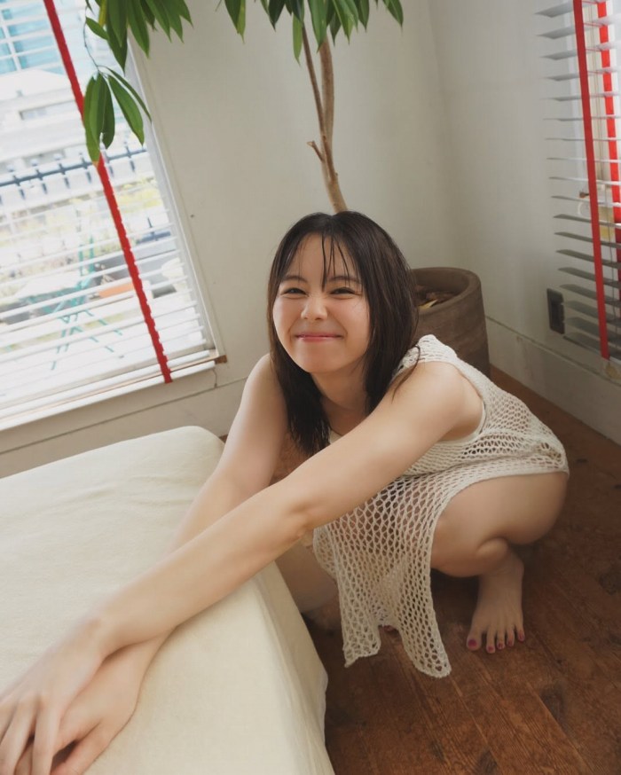 小池里奈 美尻でキュートな水着グラビア画像！