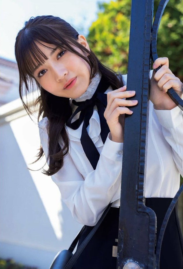 黒嵜菜々子 ふわふわボインの水着グラビア画像！