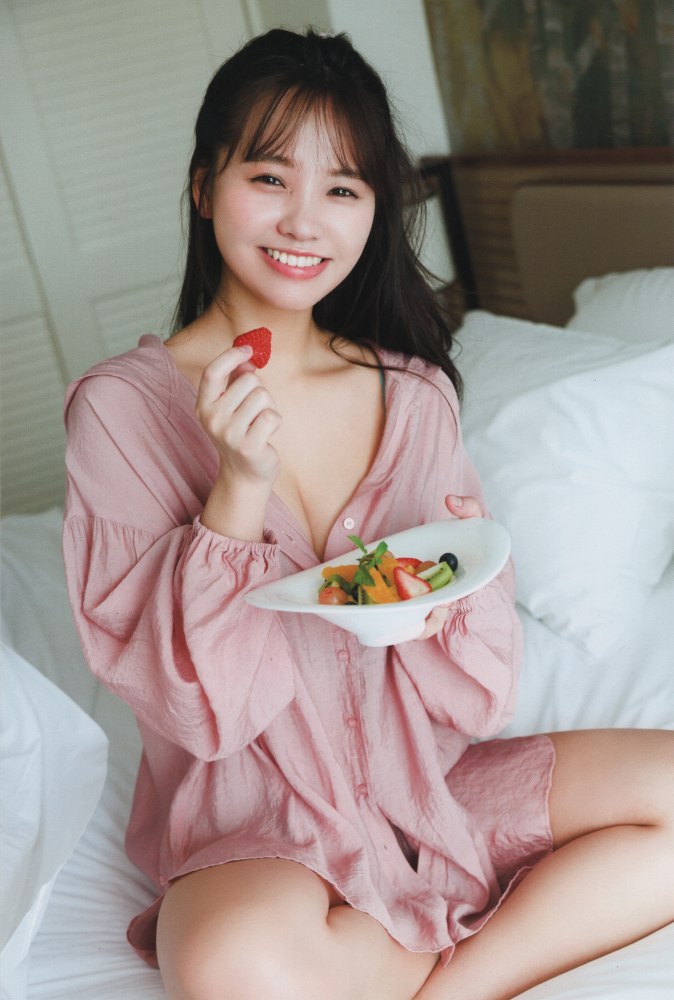 本郷柚巴 まぶしいボインの水着グラビア画像！