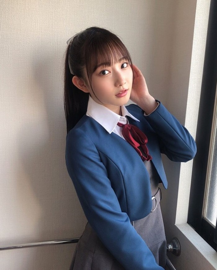 青山なぎさ 激かわな生脚＆タンクトップ画像！