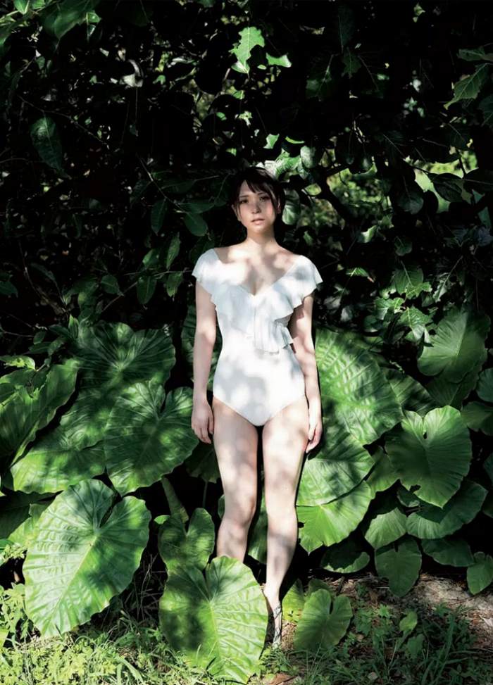 あまつまりな 脱ぎすぎ水着＆下着グラビア画像！