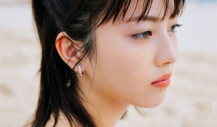 浜辺美波 鬼かわな水着＆浴衣グラビア画像！