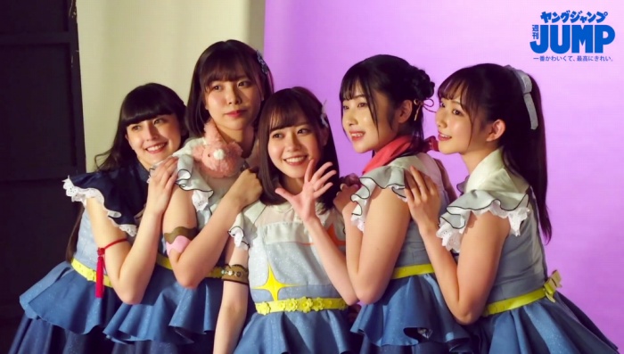 青山なぎさ 激かわな生脚＆タンクトップ画像！