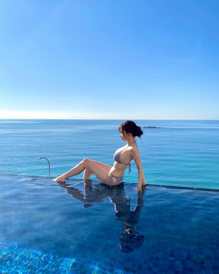 青井春 Iカップおっぱいの水着グラビア画像！