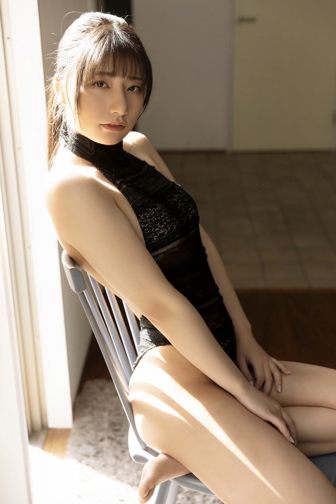 鈴木優香 ちょっと脱ぎすぎ水着グラビア画像！