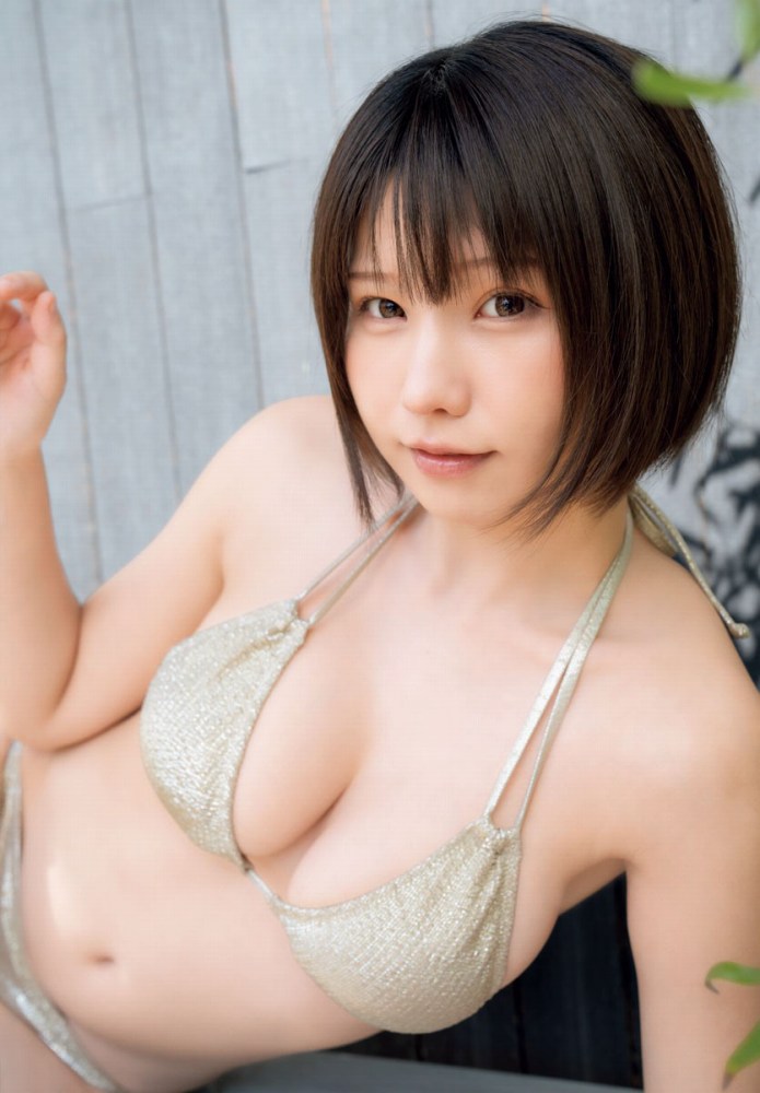 えなこ 過去のグラビア画像