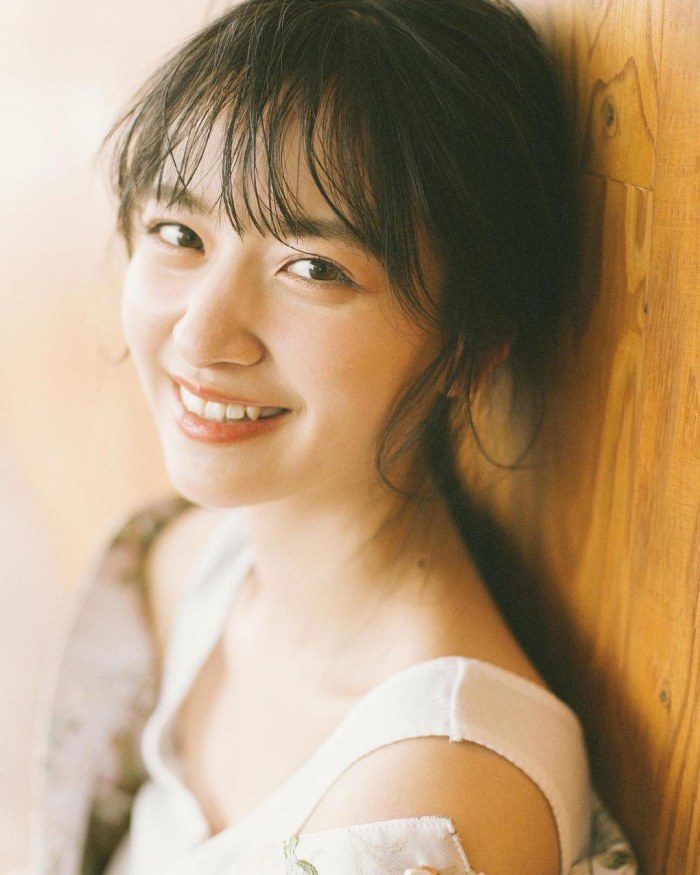 金川紗耶 美脚でスタイルが凄いグラビア画像！