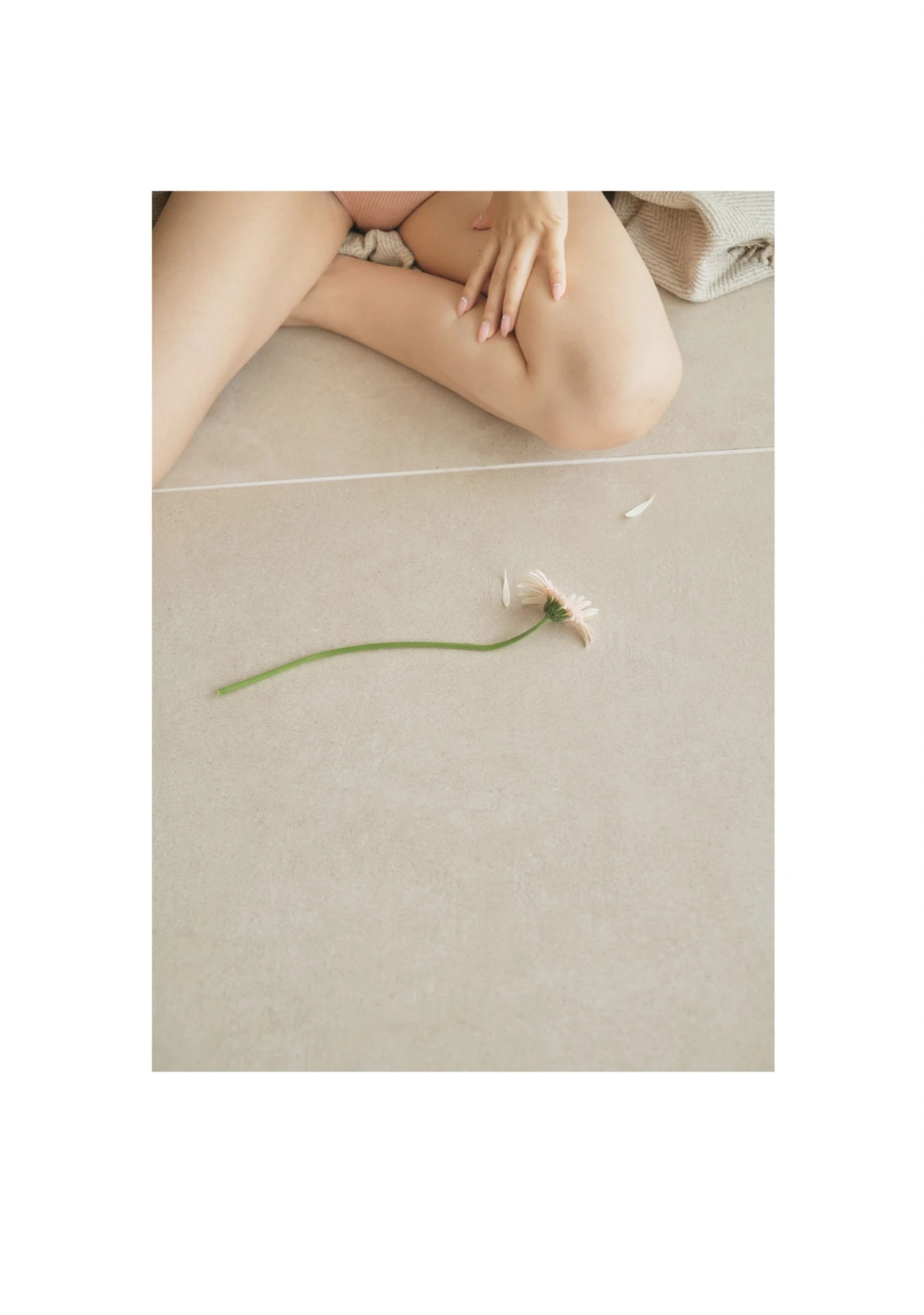 Momo Sakura 桜空もも, 写真集 「Trance Retinal とられち」 Set.01