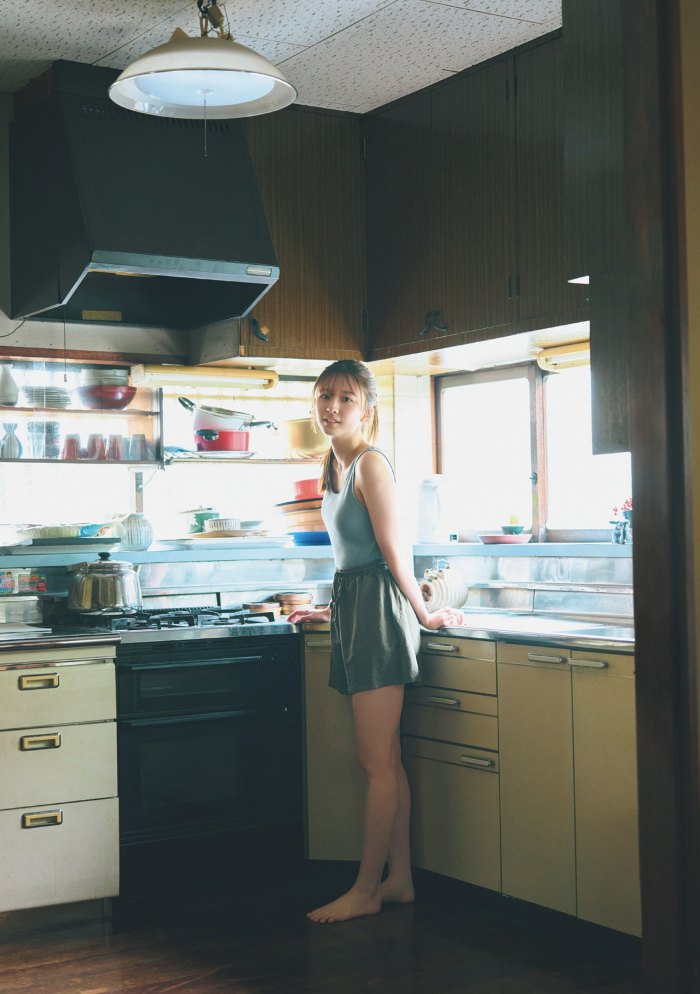 菅原咲月 すべすべ美脚の激かわグラビア画像！