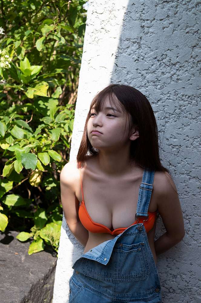 福留光帆 けっこうデカい水着グラビア画像！