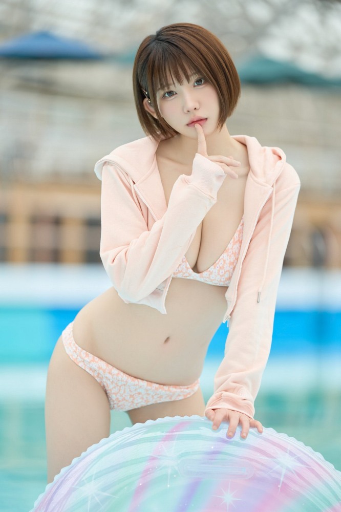 えなこ 過去のグラビア画像