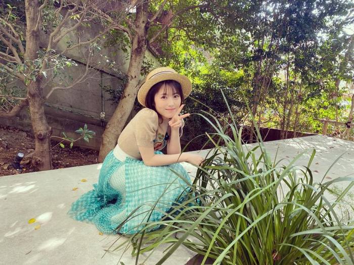 浜辺美波 鬼かわな水着＆浴衣グラビア画像！