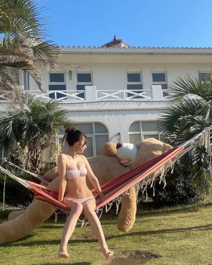 鈴木優香 ちょっと脱ぎすぎ水着グラビア画像！