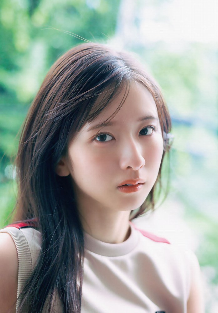 菅原咲月 すべすべ美脚の激かわグラビア画像！