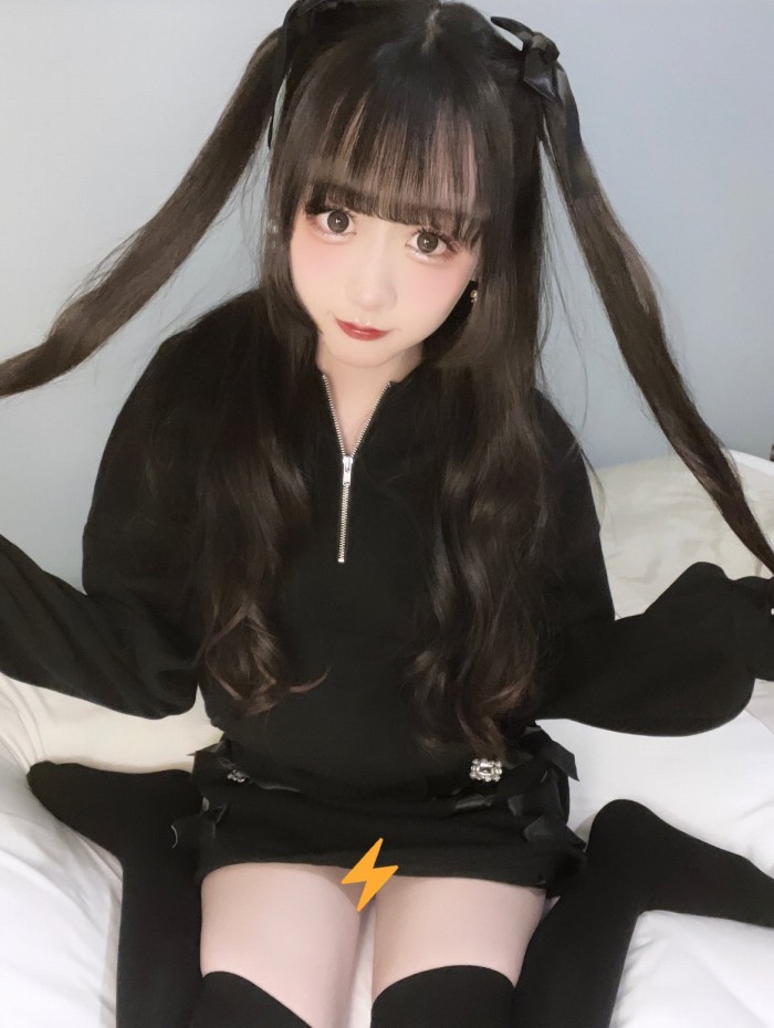 須羽こころ ふわふわバストの水着グラビア画像！