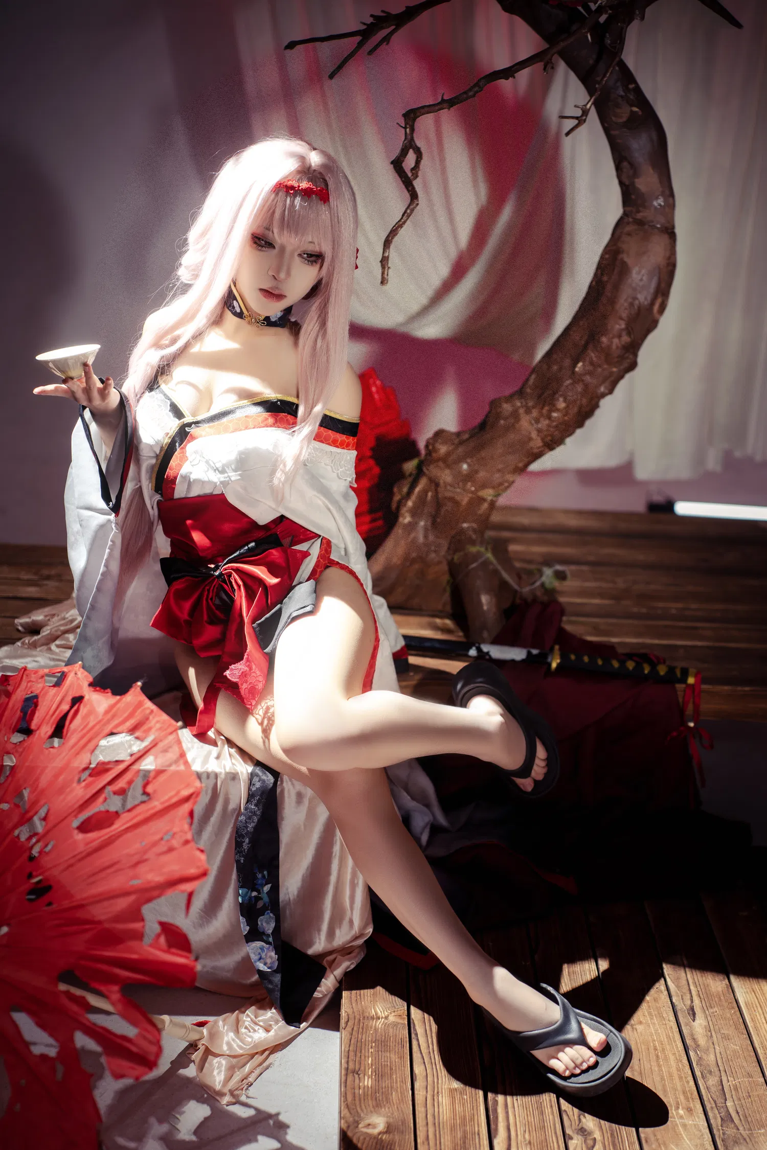 [Cosplay] 矢量鱼 Nikke胜利女神 暗莲