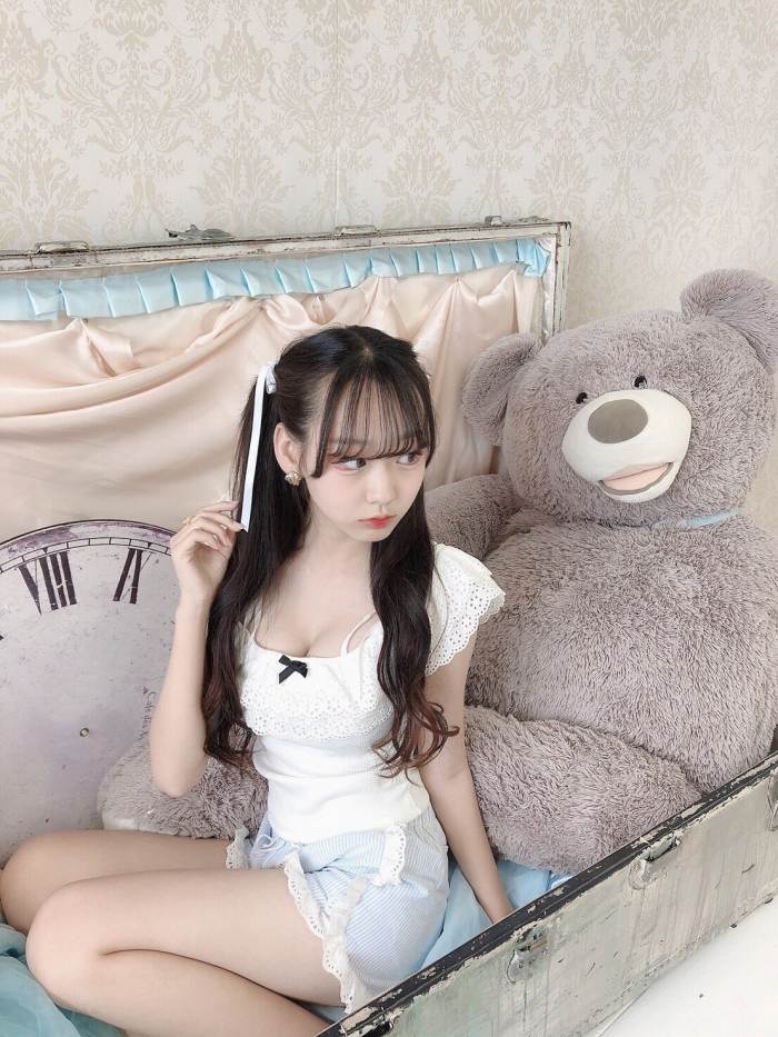 須羽こころ ふわふわバストの水着グラビア画像！