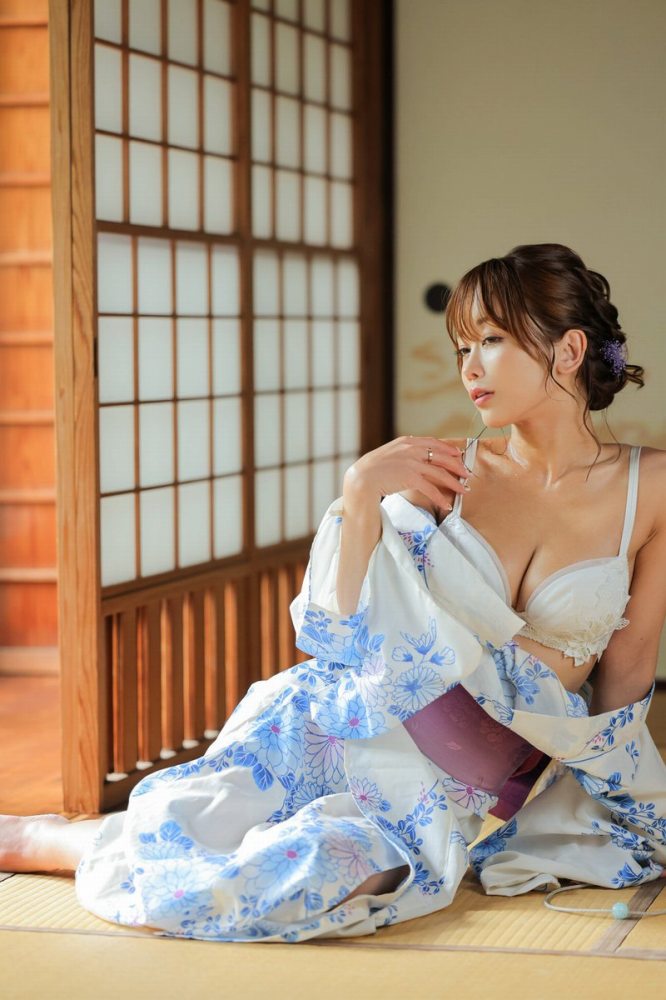 いくみ 際どいヌード＆ランジェリー画像ほか！