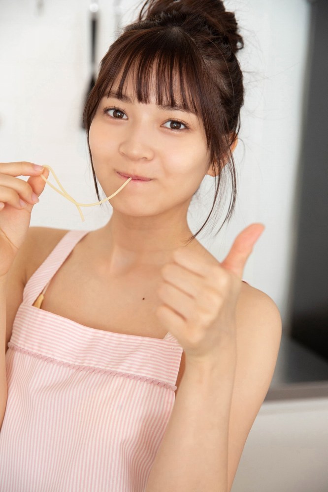 黒嵜菜々子 ふわふわボインの水着グラビア画像！