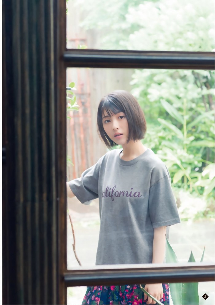 浜辺美波 鬼かわな水着＆浴衣グラビア画像！