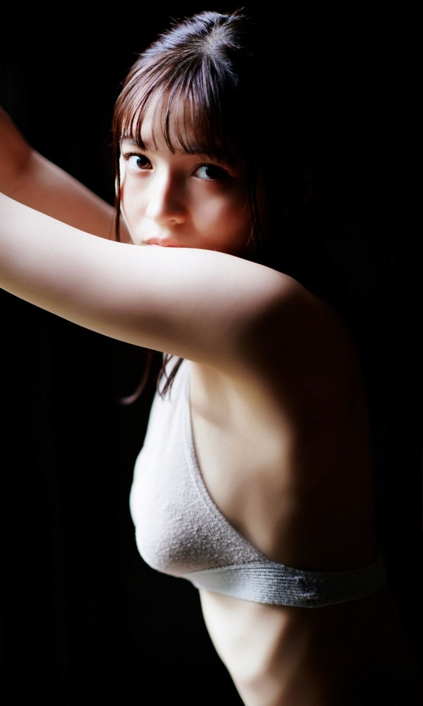 黒嵜菜々子 ふわふわボインの水着グラビア画像！