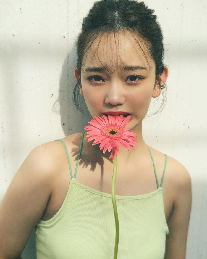 青戸しの Fカップボインな水着グラビア画像！