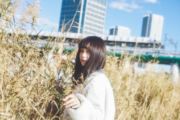 青戸しの Fカップボインな水着グラビア画像！