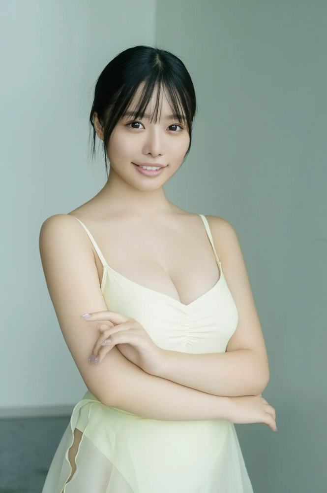 高鶴桃羽 激かわボインな水着グラビア画像！