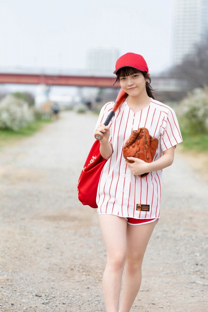 黒嵜菜々子 ふわふわボインの水着グラビア画像！