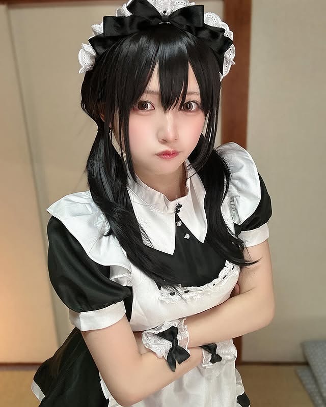 小倉あずさ 巨乳レイヤーの水着グラビア画像！
