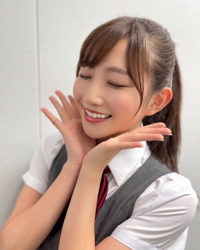 青山なぎさ 激かわな生脚＆タンクトップ画像！