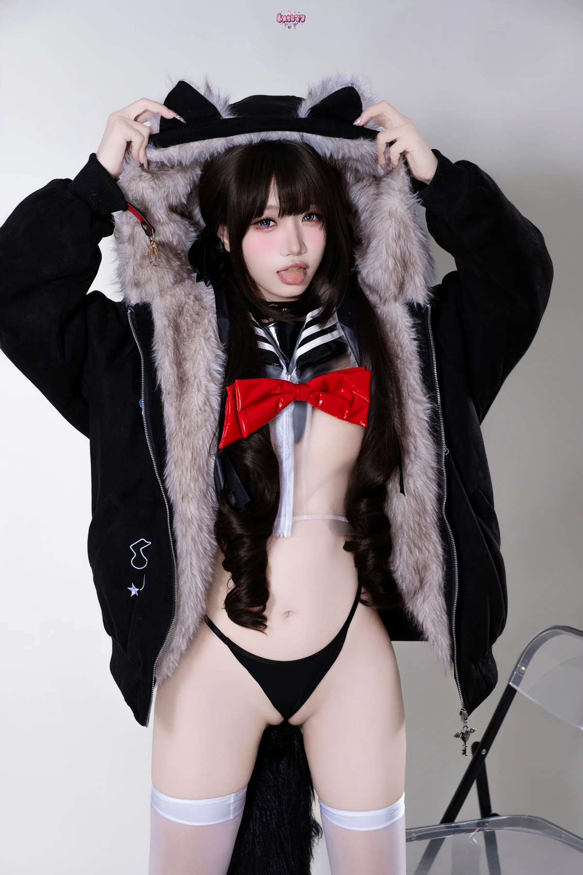 Cosplay 柒柒要乖哦 – 兽尾透明JK