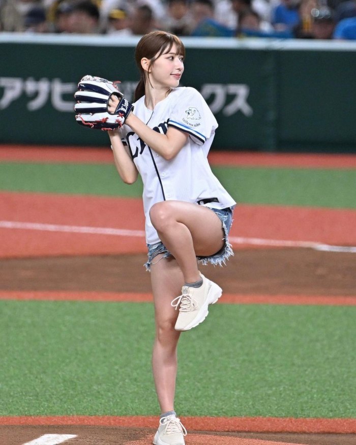 雪平莉左 グラマラス美女の水着グラビア画像！