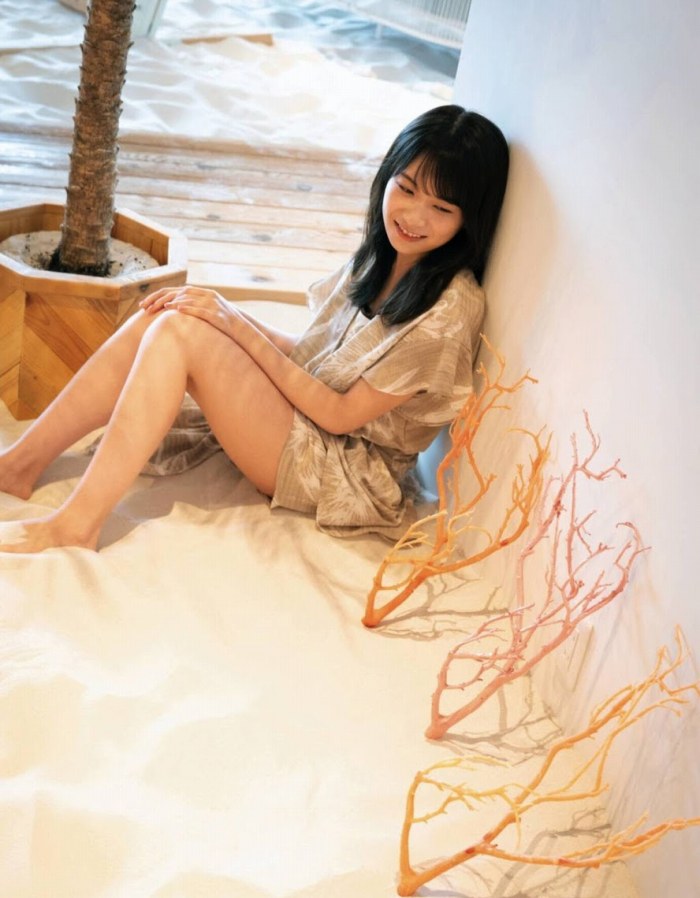 秋元真夏 激かわな水着・ランジェリー画像！