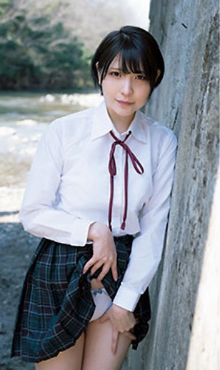 あまつまりな 脱ぎすぎ水着＆下着グラビア画像！