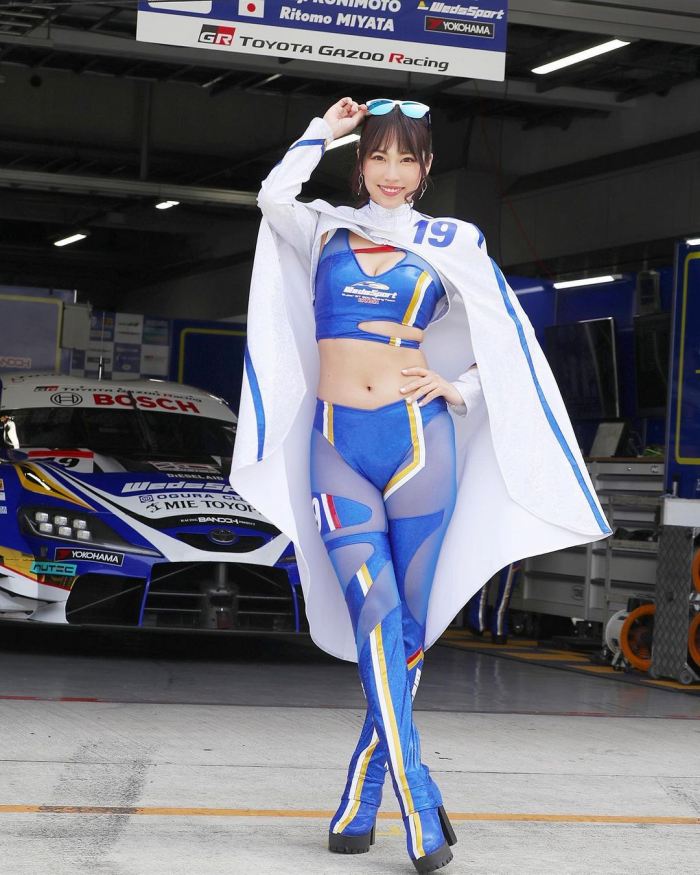 霧島聖子 Dカップお姉さんの水着グラビア画像！