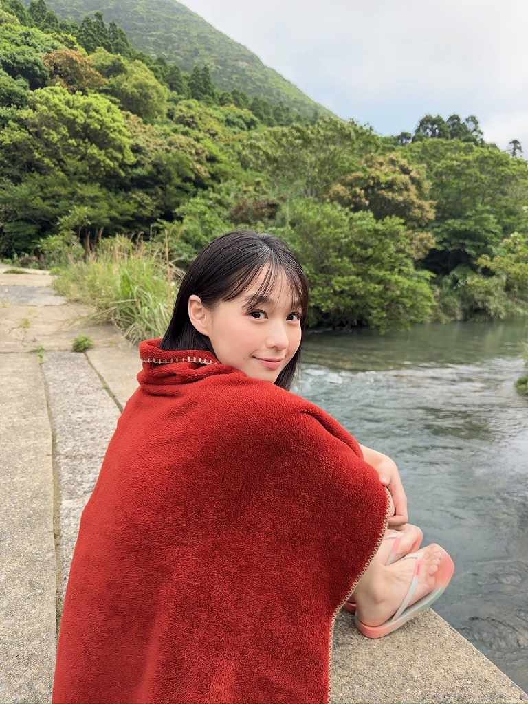 髙野真央 Gカップボインの水着グラビア画像！