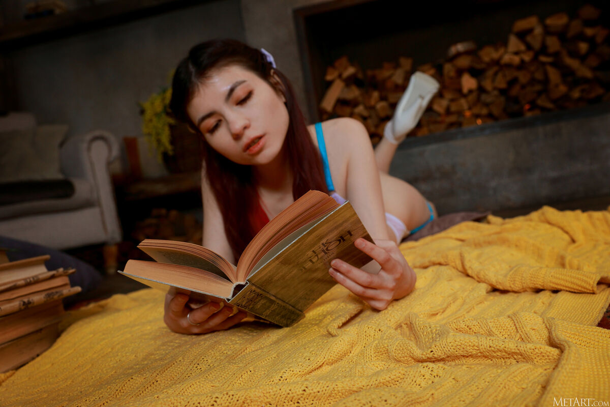 MetArt Luna Lynx - Library Lure Part01