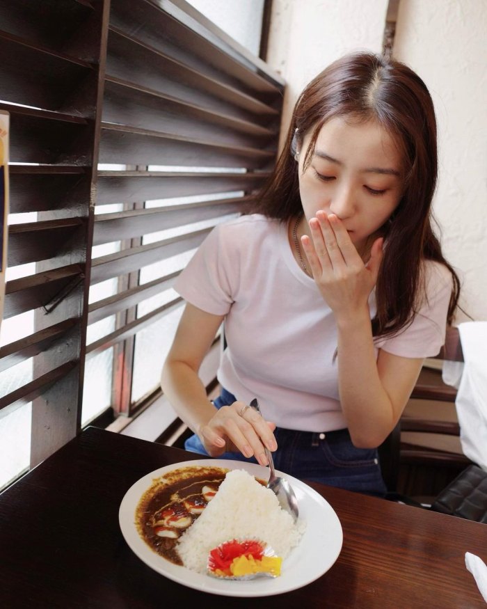 高田里穂 スタイル抜群な水着グラビア画像！