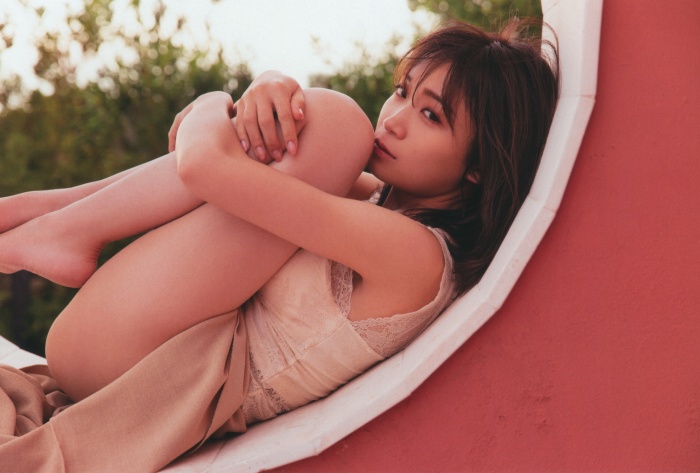 秋元真夏 激かわな水着・ランジェリー画像！