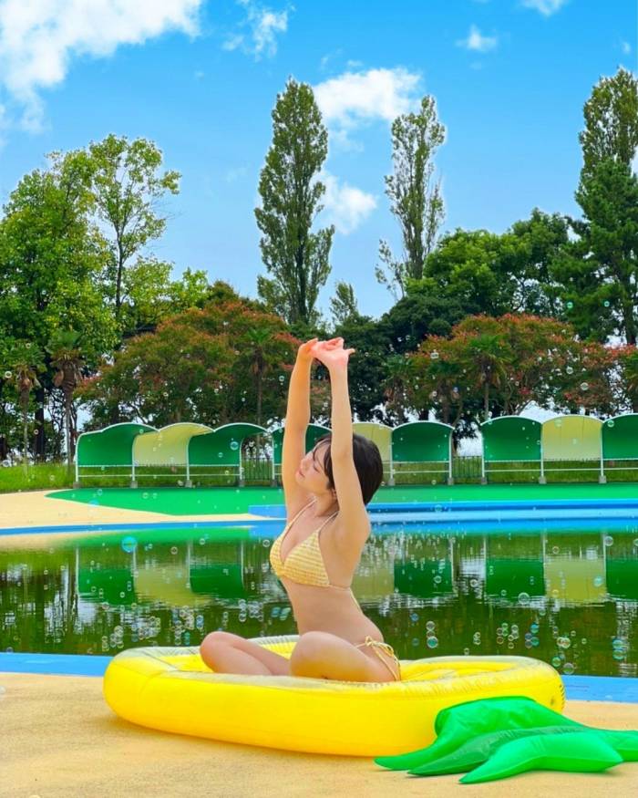 あらた唯 スタイル抜群の水着グラビア画像！