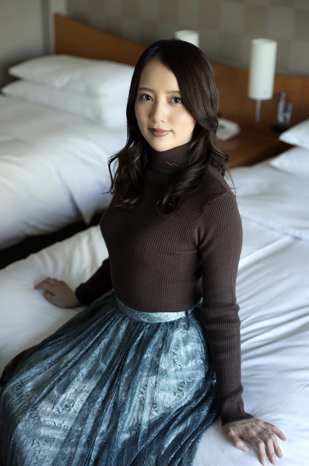 Kana Fuji 藤かんな, 写真集 開業医の妻で元モデルという美貌の持ち主